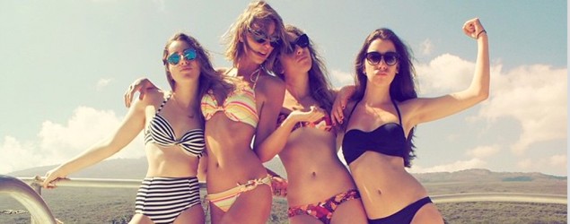 Taylor Swift with the band HAIM (Instagram)